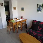 5 Pers Avec Balcon, Au Pied Des Pistes De 1800, Proche Commerces Et Thermal - Fr-1-404-2 Apartment *