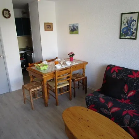 5 Pers Avec Balcon, Au Pied Des Pistes De 1800, Proche Commerces Et Thermal - Fr-1-404-2 Apartment *