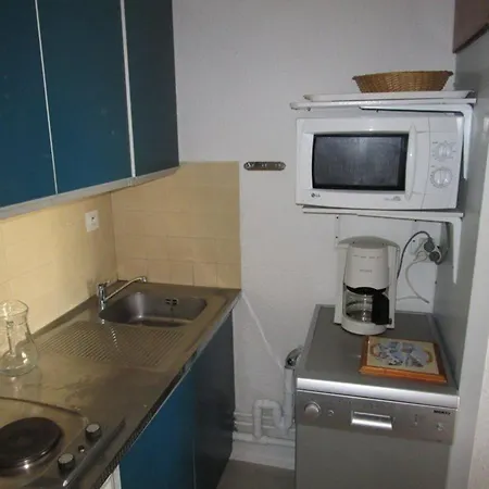 5 Pers Avec Balcon, Au Pied Des Pistes De 1800, Proche Commerces Et Thermal - Fr-1-404-2 *